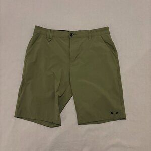 Oakley Shorts 33 33x10 Olive Green Flat Front Casual Lightweight Outdoor